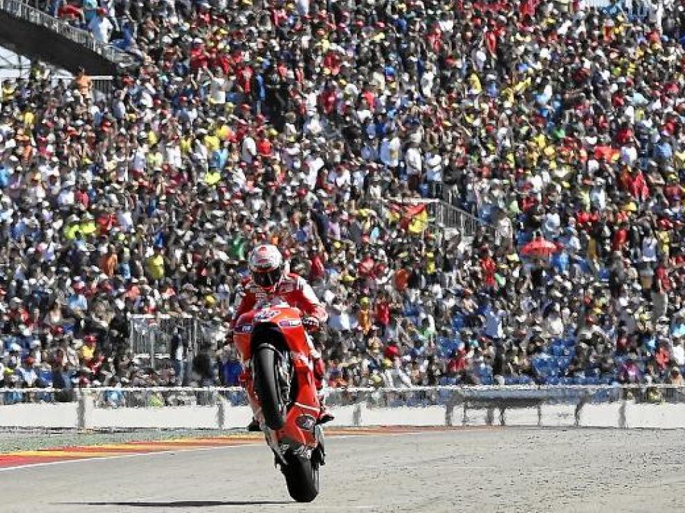 Stoner entra ganador, al término del pasado Gran Premio de Aragón.