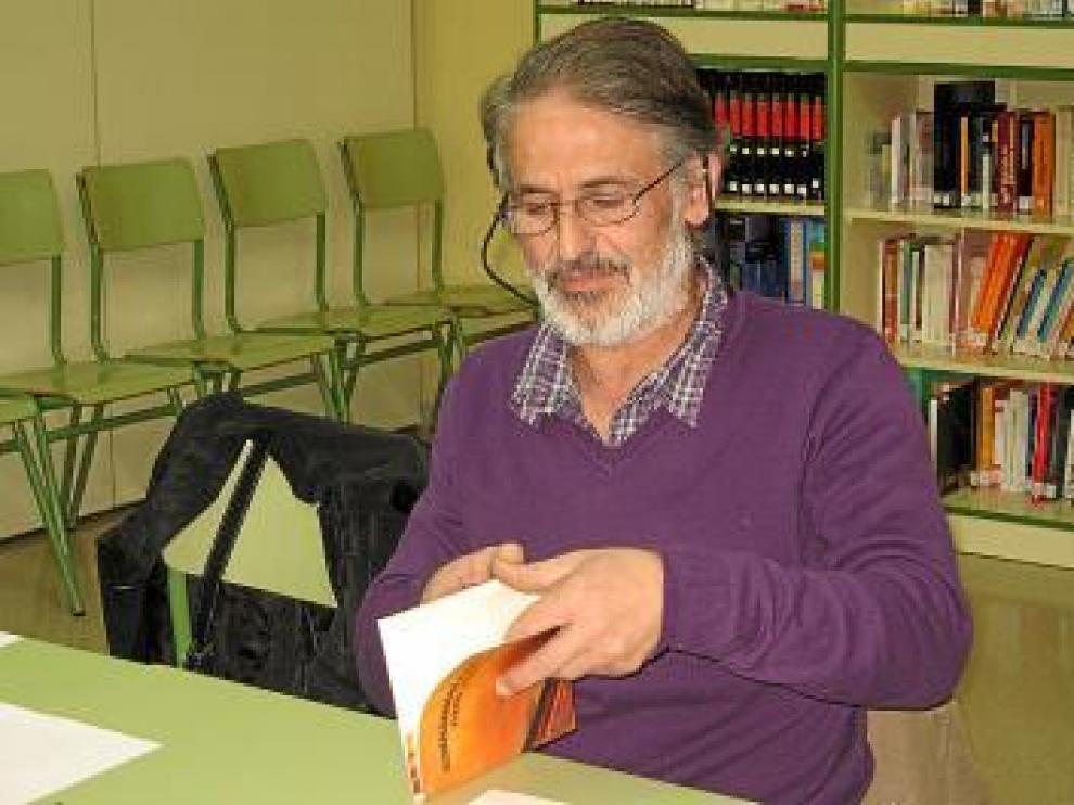 El poeta Ricardo Lacosta visitó el instituto.