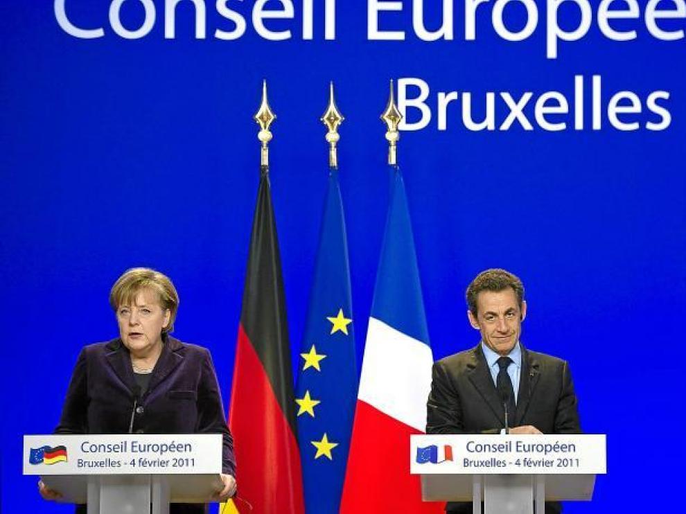 La canciller alemana, Angela Merkel, y el presidente francés, Nicolas Sarkozy, escenificaron su sintonía en la cumbre de Bruselas.