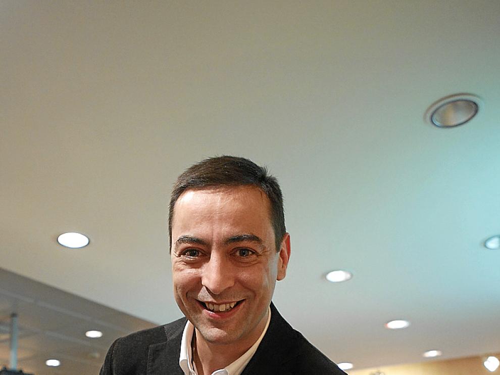 Juan Revenga, autor de 'Con las manos en la mesa'
