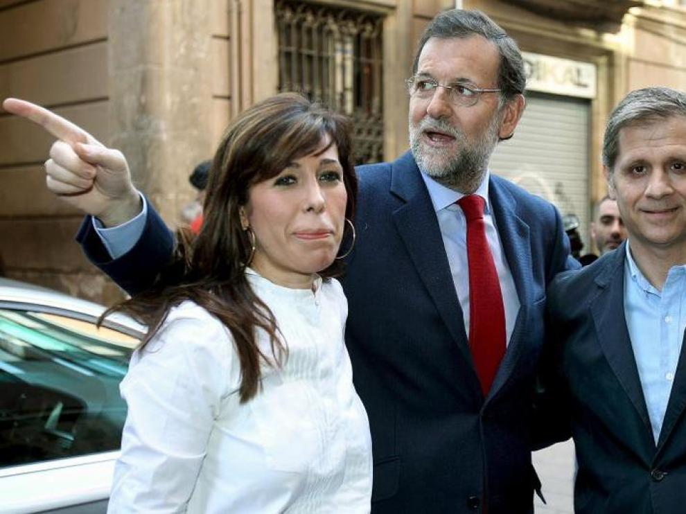 Mariano Rajoy, junto a Alicia Sánchez-Camacho y Alberto Fernández Díaz, ayer en Barcelona.