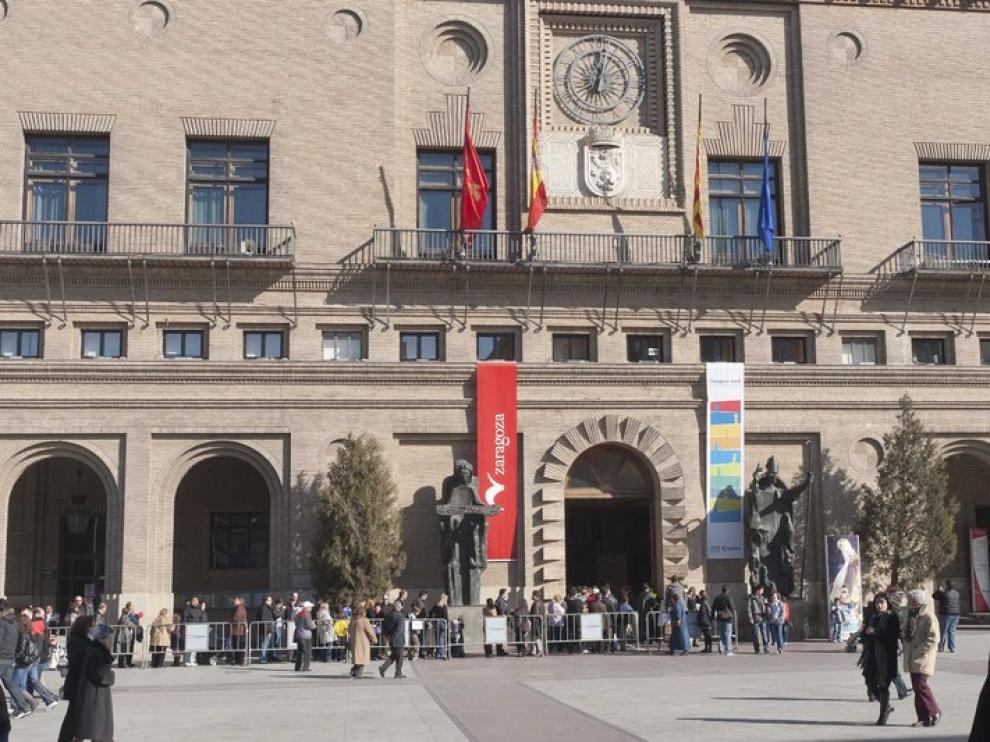El trofeo se exhibe en el ayuntamiento