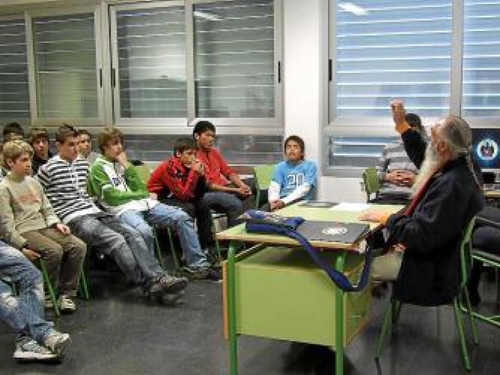 Marc Llimargas habló a los alumnos de la tradición budista.