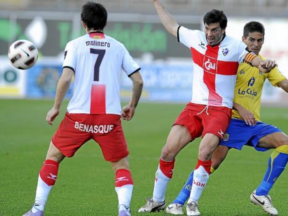 Sorribas, en el centro de la imagen, y Molinero, durante el partido del sábado en Las Palmas.