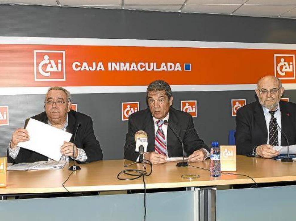 Gironella, Ruiz y Ferrer, en el acto celebrado en la mañana de ayer en la CAI.
