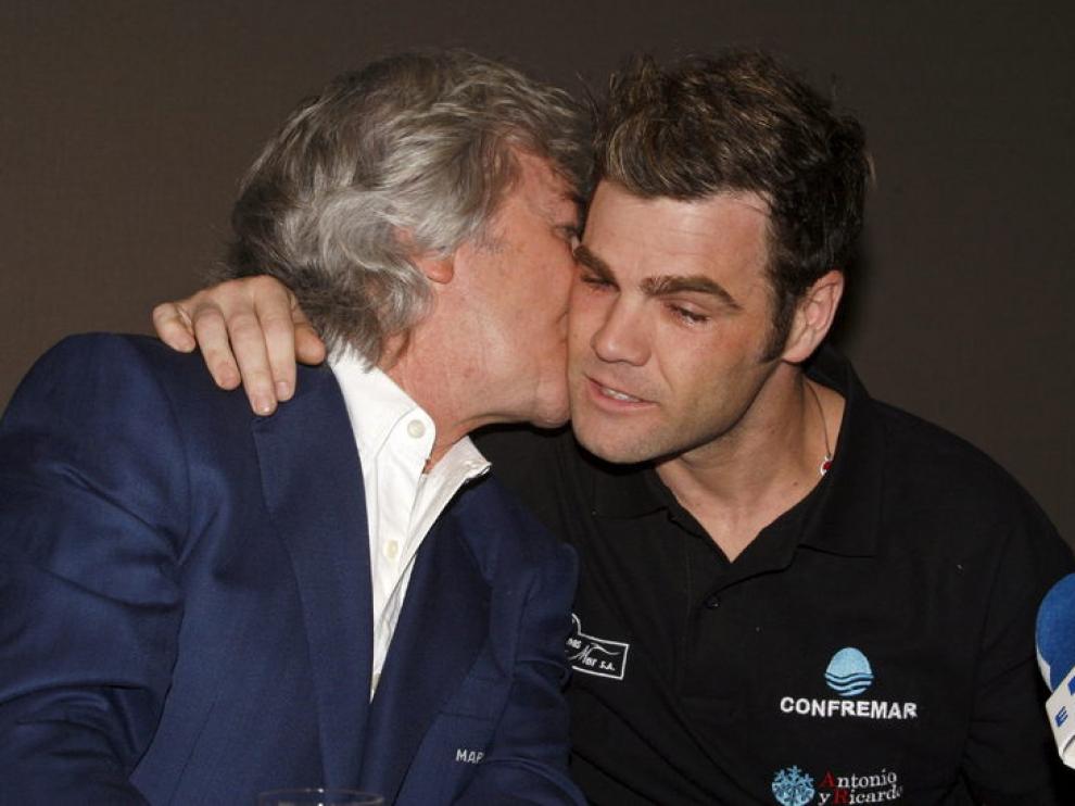 Fonsi Niero en su despedida, junto a su tío Ángel Nieto