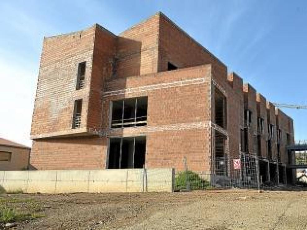 Un esqueleto de hormigón y ladrillo es a lo que ahora se reduce la residencia y centro de día municipal.