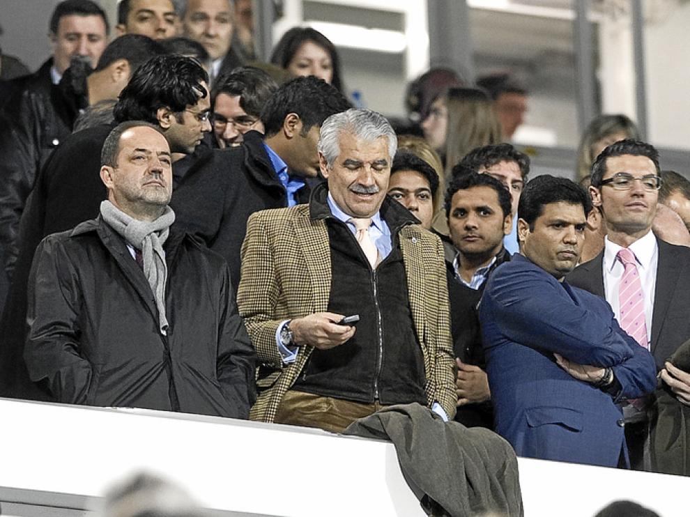Agapito Iglesias, presidente del Real Zaragoza, junto a Pernía, presidente del Racing de Santander, y 'Mr. Alí', nuevo propietario del club cántabro.
