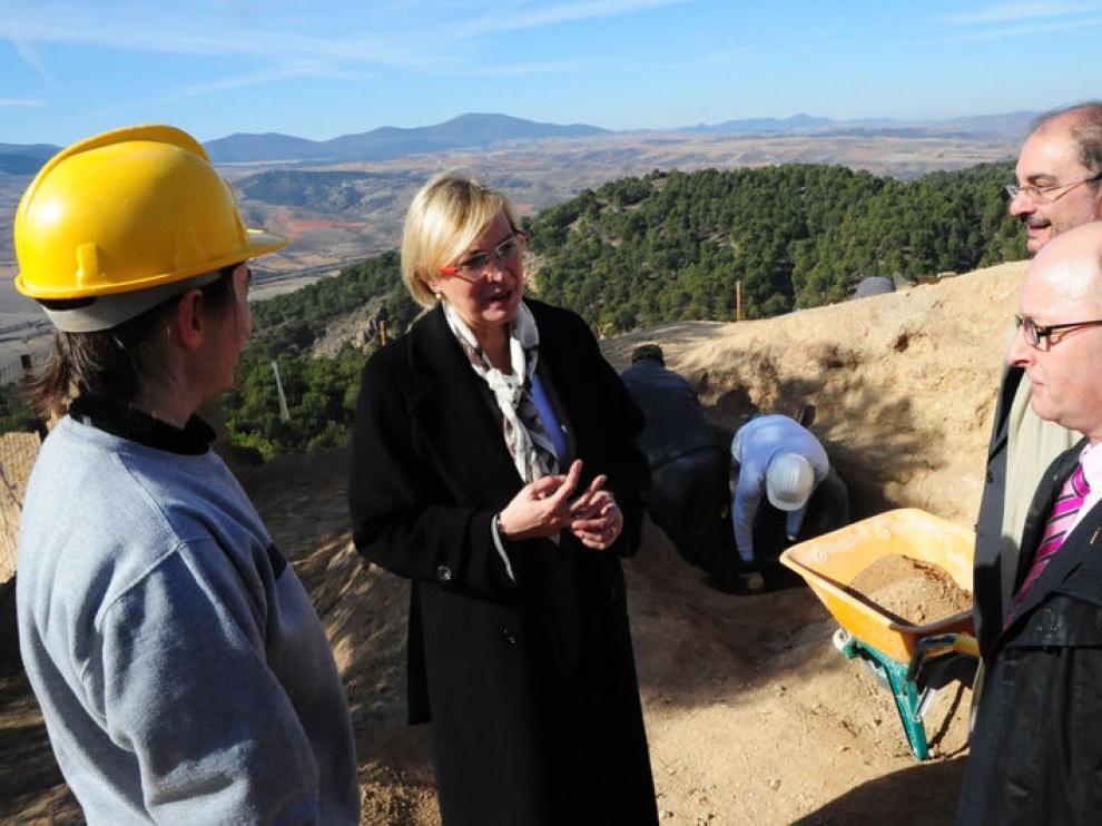 Eva Almunia durante su visita al taller de empleo a Daroca