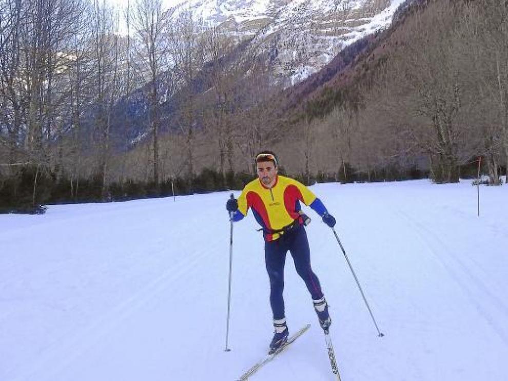 Israel Fuentes, en el circuito de Pineta donde entrena y quiere organizar una prueba en 2012.