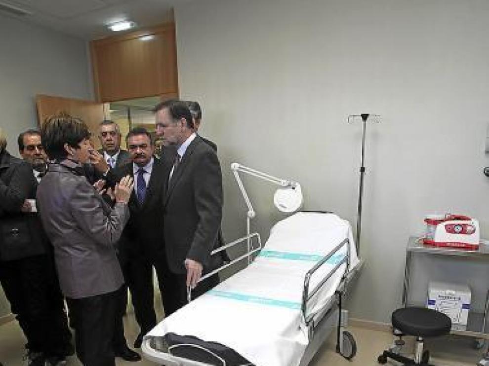 Iglesias y Noeno, ayer, en el centro de salud de Mora.
