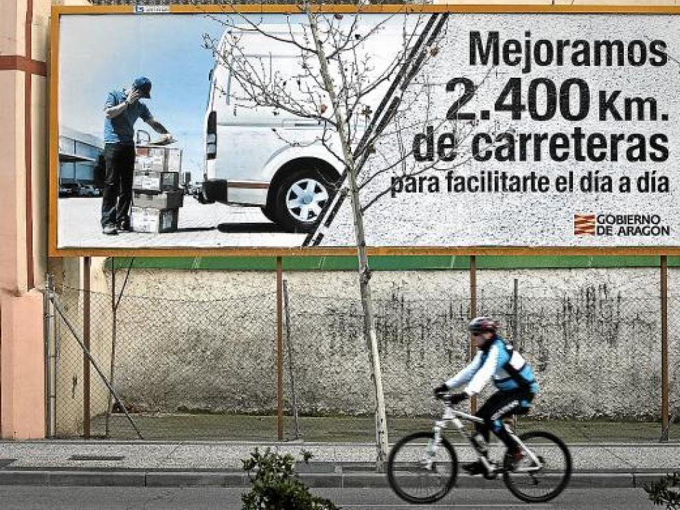 Imagen de uno de los carteles de la nueva campaña de la DGA.