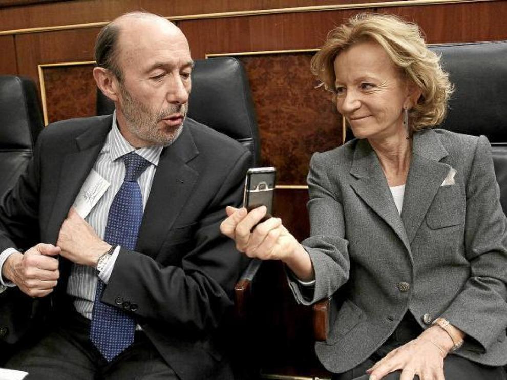 Los vicepresidentes Alfredo Pérez Rubalcaba y Elena Salgado, durante la comisión de control.