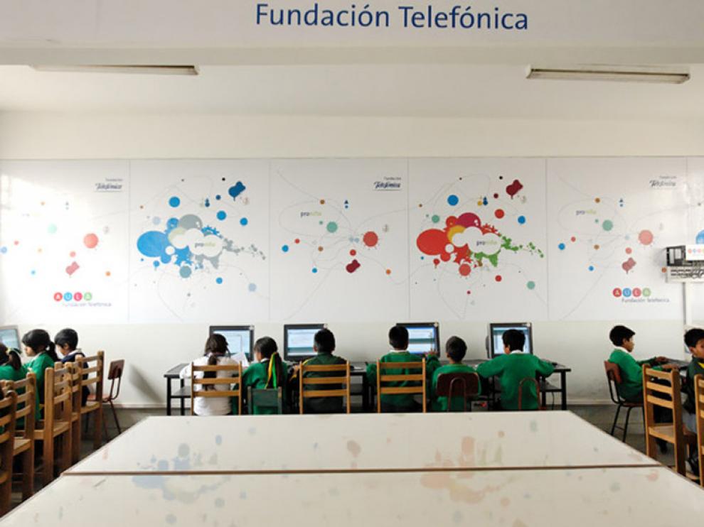 Aula de Fundación Telefónica en el colegio República de Cuba, de Lima (Perú)