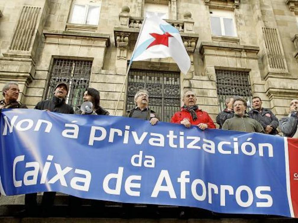 Concentración organizada por CIG ante el Banco de España contra la privatización de las cajas.