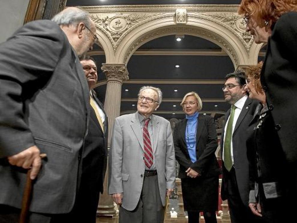 El Paraninfo se viste de gala en el acto inaugural del centenario de Costa