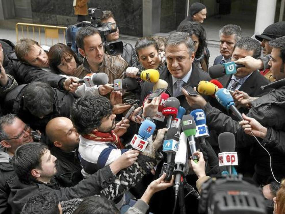 José Luis Astiazarán, presidente de la Liga de Fútbol Profesional, se dirige a los medios.