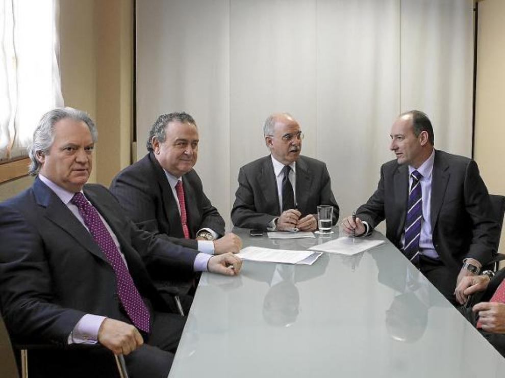 De izquierda a derecha, Javier Hermosilla y Bruno Catalán, respectivamente; Alberto Larraz; y José Antonio Alayeto y José María Jiménez.