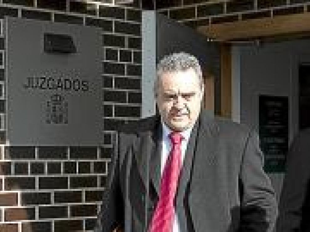 Alfredo Boné, a la izquierda, y Marín Llanas, al salir del juzgado.