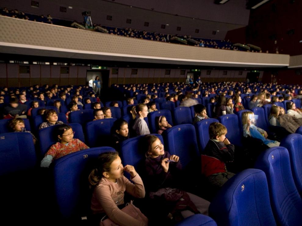 Sesión matinal en los cines Palafox (programa La linterna mágica).