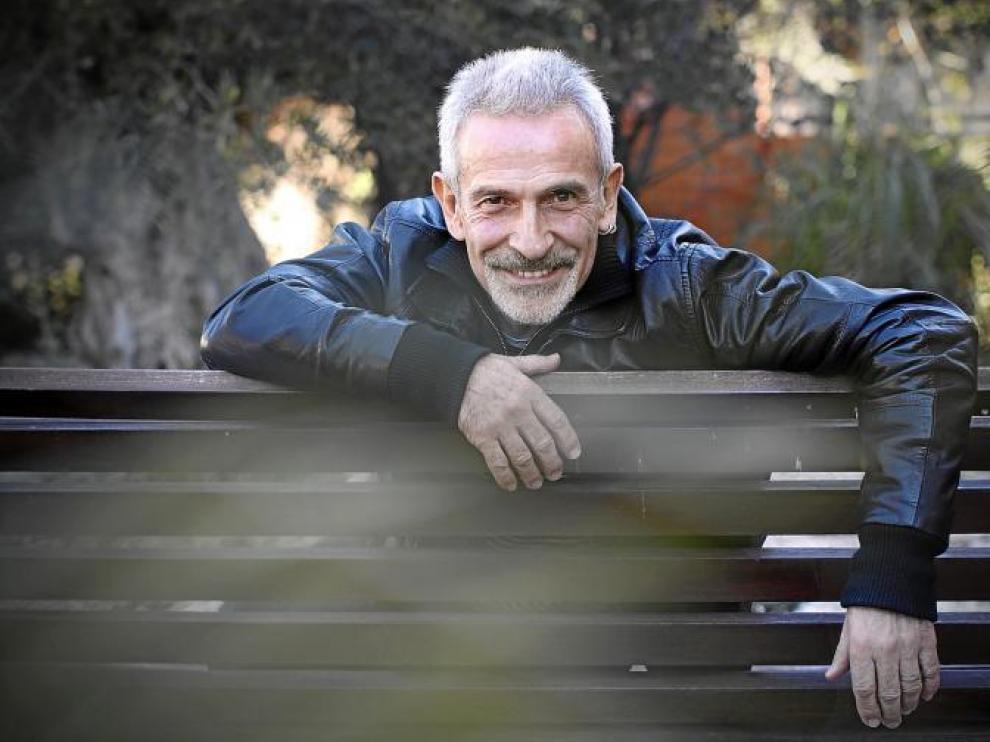 En la imagen, el bailarín zaragozano Víctor Ullate, en los jardines de la sede de su centro de danza en la Comunidad de Madrid.