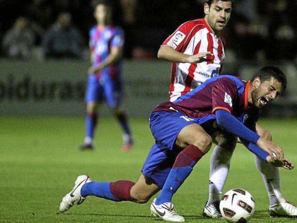 Tariq se fajó con los defensores del Girona. Dio bastante mal y estuvo cerca del gol en la segunda parte con un gran disparo.