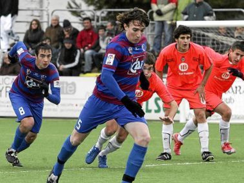 Garcés, en el momento de tirar su penalti al Girona.