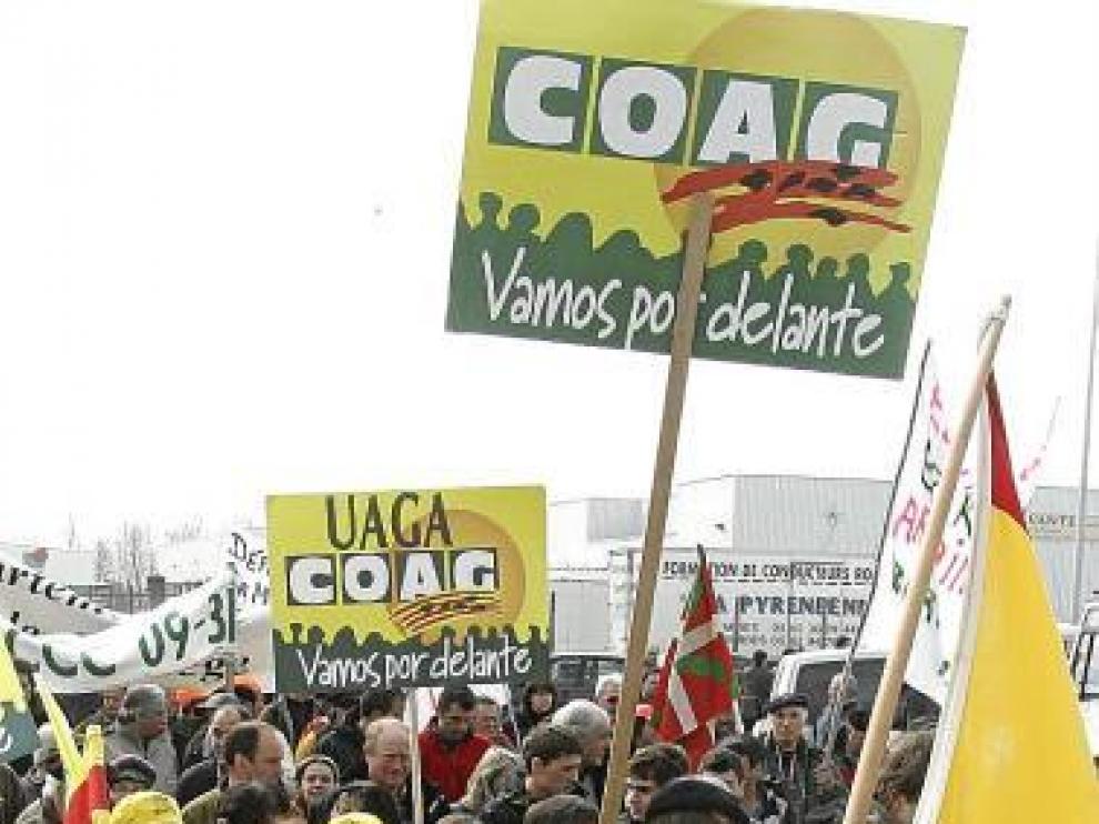 Ganaderos altaragoneses en la manifestación de Tarbes.