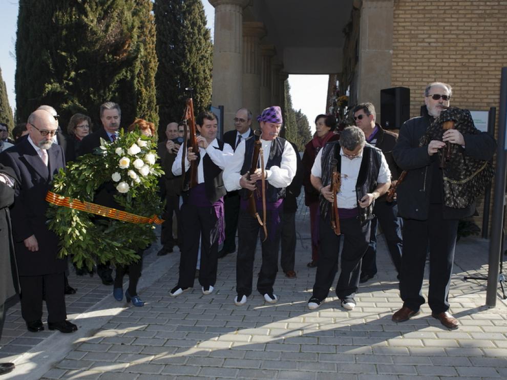Homenaje a Joaquín Costa en el cementerio de Torrero