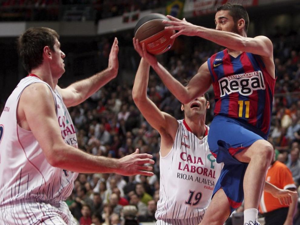 Juan Carlos Navarro penetra en la zona vitoriana