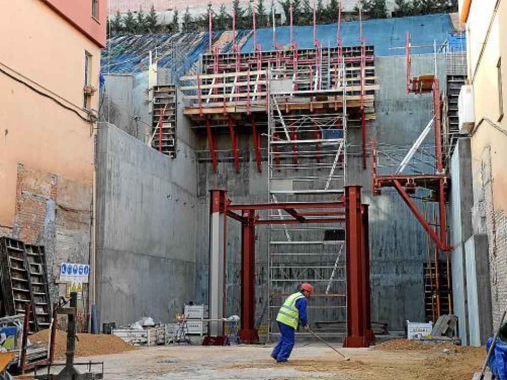 El ascensor de San Julián, financiado por la DGA, una de las pocas obras presupuestadas para 2011.