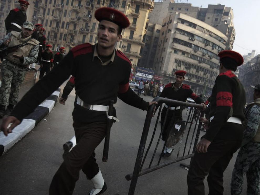 Militares proceden a desalojar la plaza Tahrir