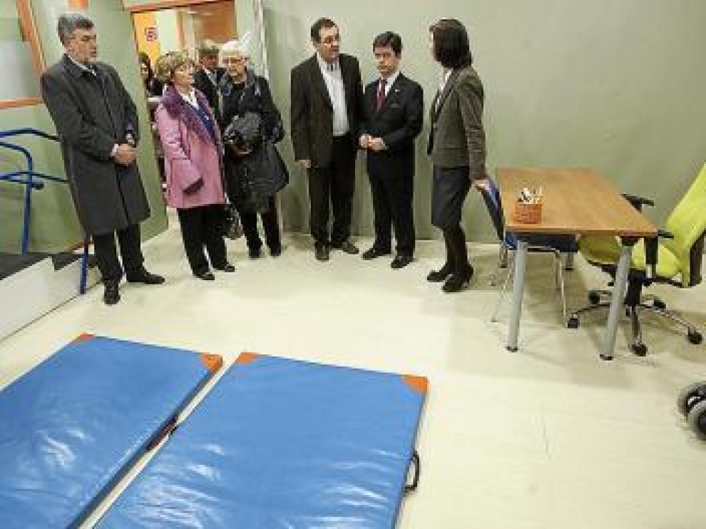 Un momento de la visita inaugural, ayer, al centro.
