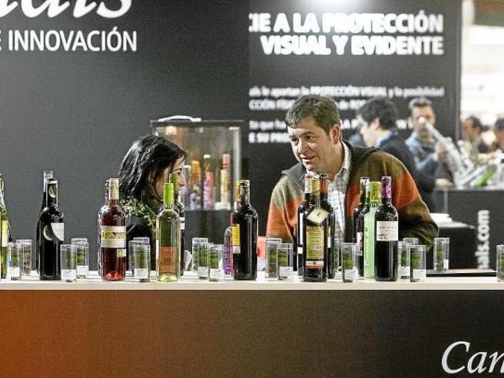 Unos de los expositores que participan en los certámenes que se celebran en Zaragoza.