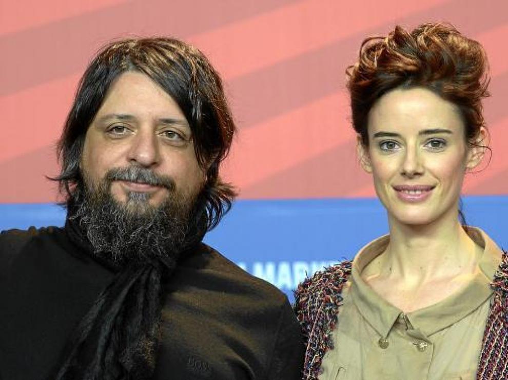 El director argentino Gustavo Taretto y la actriz española Pilar López de Ayala, ayer, en Berlín.