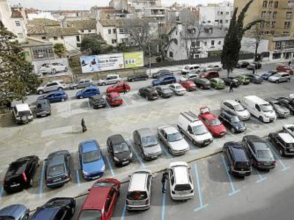 La plaza se destina ahora a aparcamientos de zona azul.
