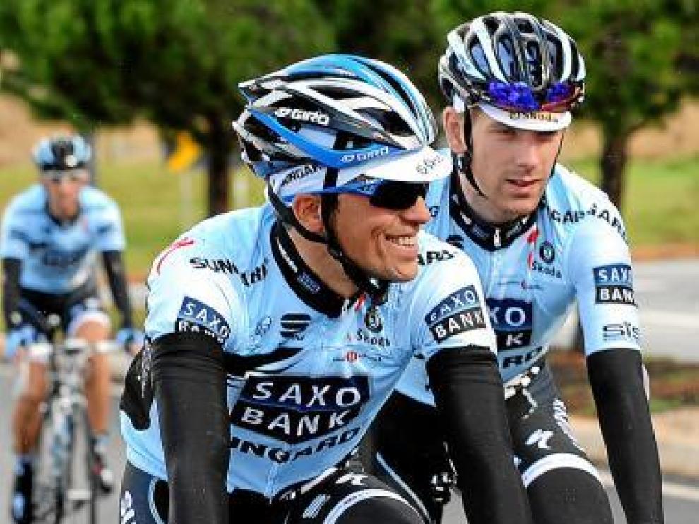 Contador con sus compañeros de equipo