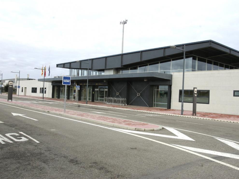 El aeropuerto Huesca-Pirineos estaba ayer totalmente vacío.