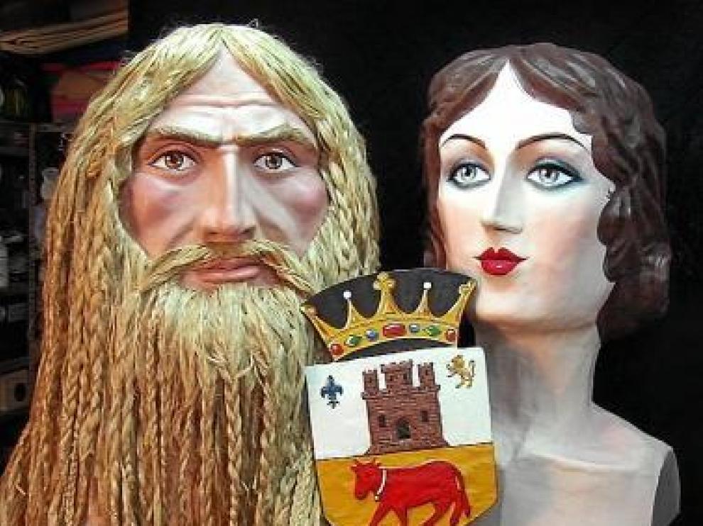 Los dos gigantes restaurados: el Nigromante y el Hada.