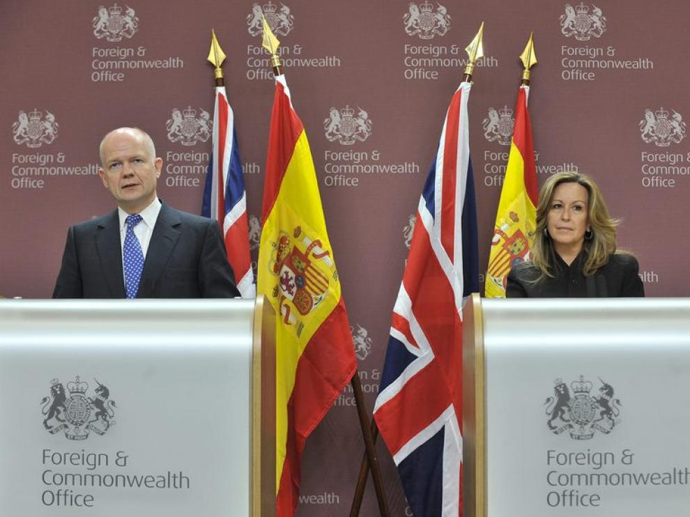 Reunión entre Trinidad Jiménez y su homólogo británico, Williams Hague