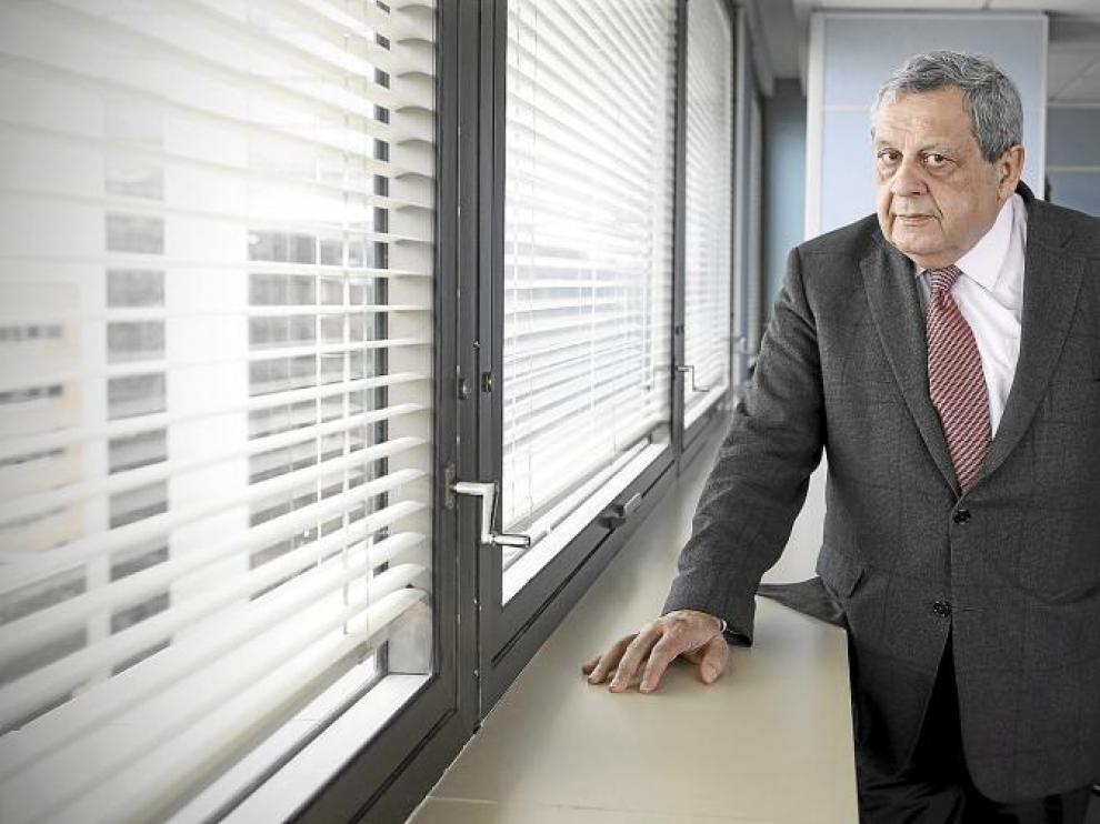 Roque Gistau (Bielsa, 1946) en su despacho en Madrid como presidente de AEAS, que es la patronal de las operadoras de agua.