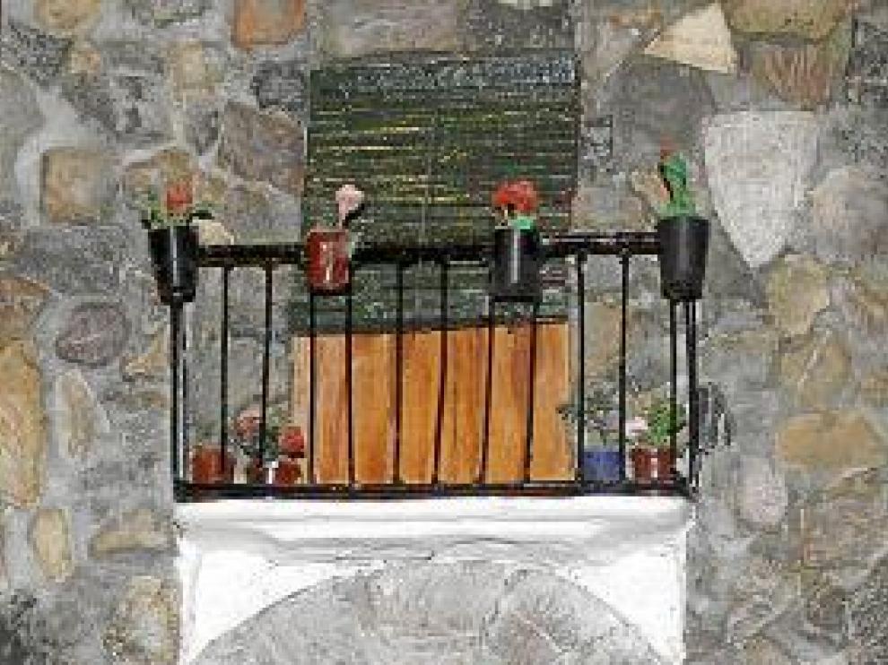 Fachada de un inmueble de Santaliestra.
