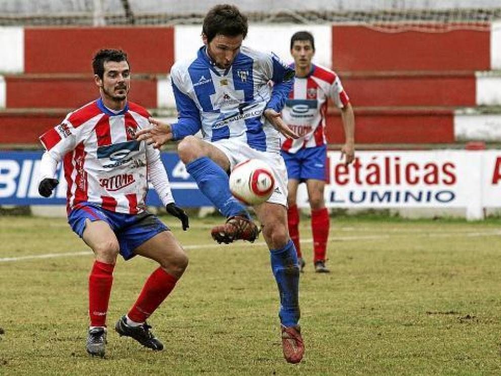 Lalo Arantegui intenta un control.