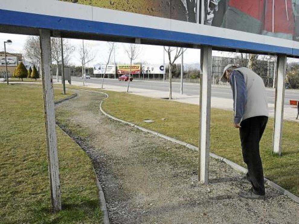 El cartel ya estaba el 10-10-2003, cuando se hizo esta foto.