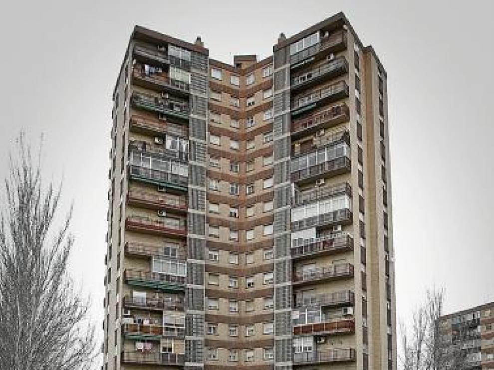 El suceso ocurrió en este edificio de la calle Isla de Menorca.
