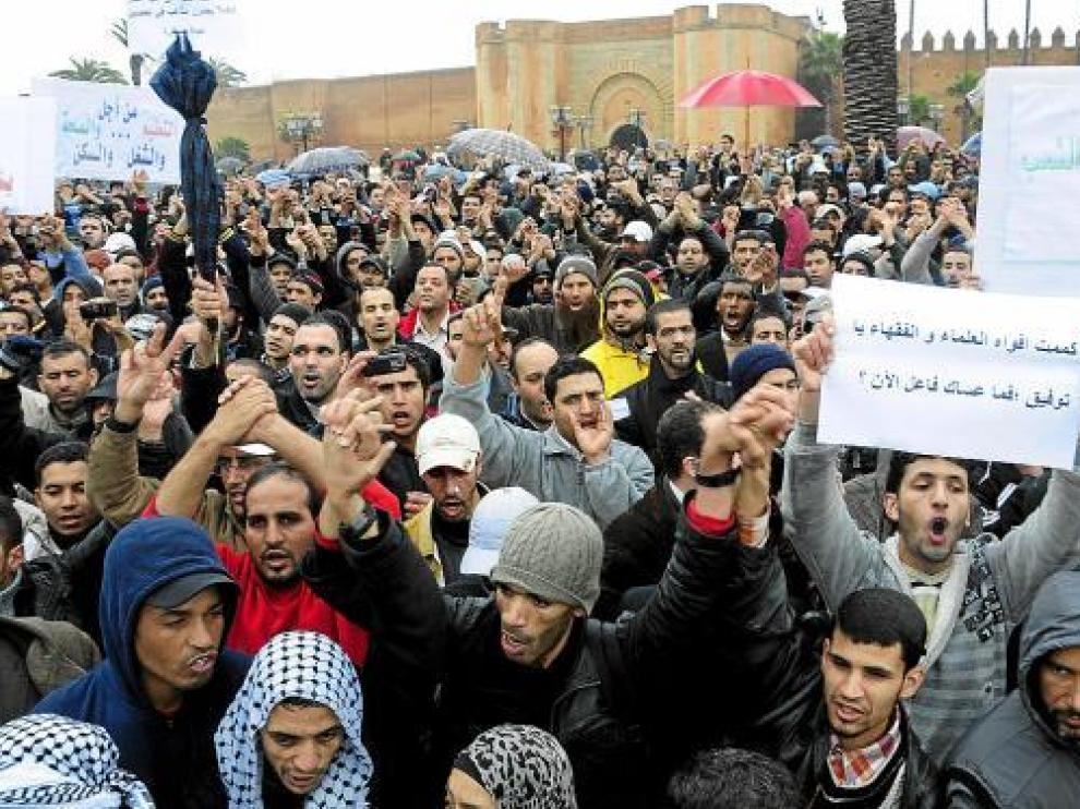 Miles de personas se manifiestan pacíficamente en Rabat, el pasado domingo.