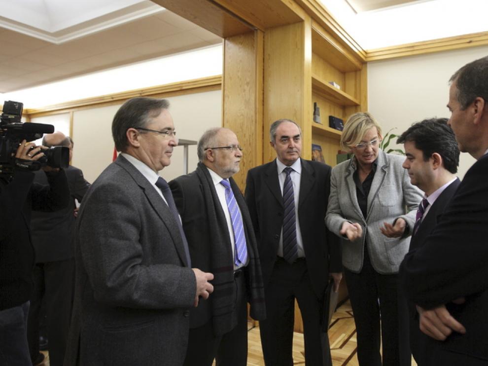 Reunión para tratar el futuro del aeropuerto de Huesca