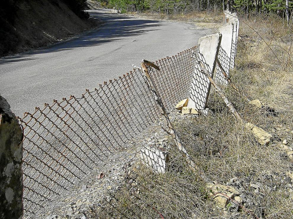 Una valla antigua separa las zonas