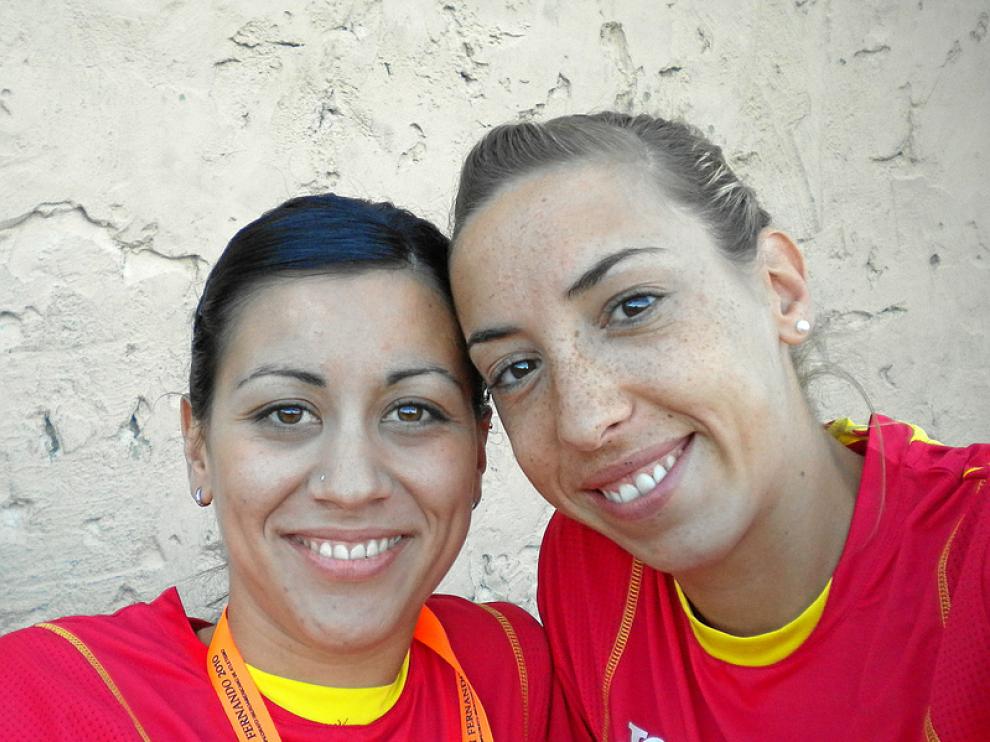 Macías (izquierda) y Périz, con la camiseta de España, durante los Juegos Iberoamericanos de 2010