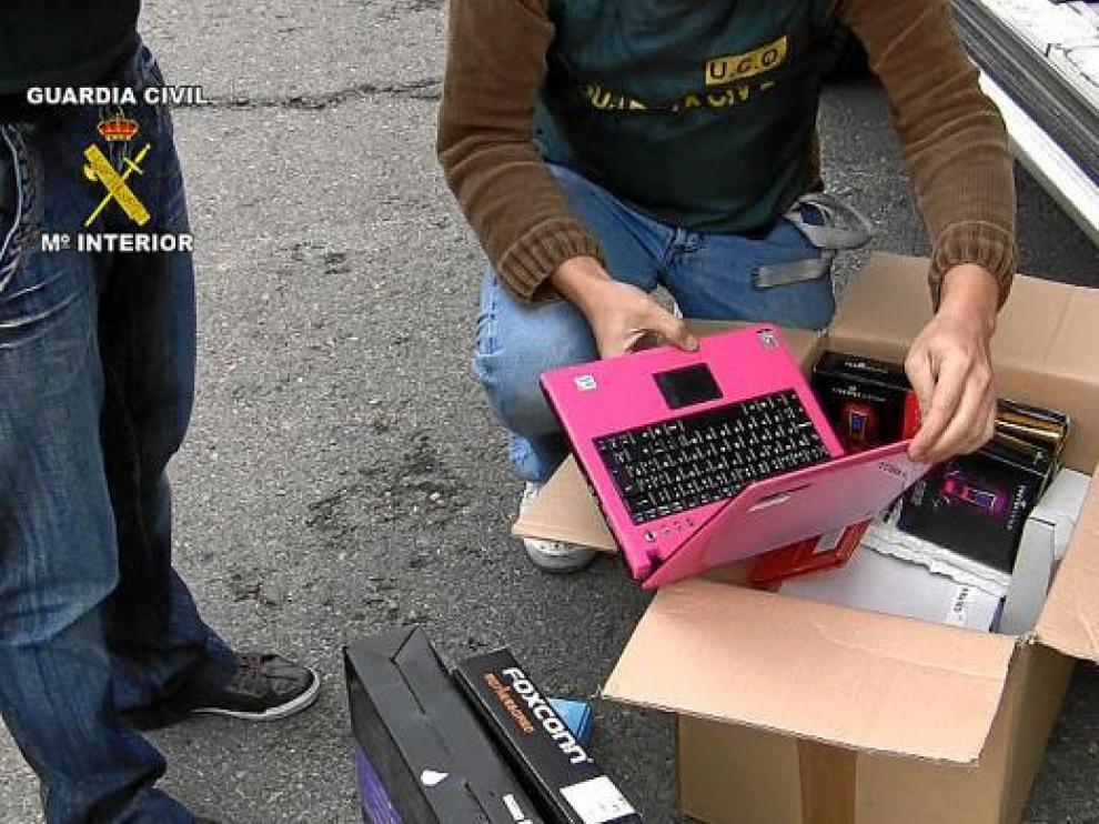 La Guardia Civil logró recuperar abundante material informático en la vivienda de Épila.